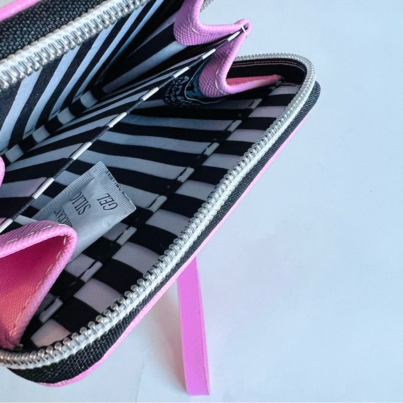 MARK TETRO Yorkie Wallet/Wristlet w/flaw - Picture 2 of 5